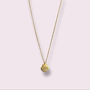 Gold Seashell Pendant Necklace